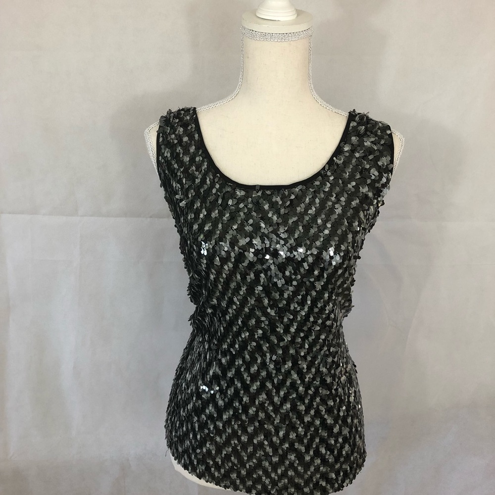 Sleeveless dress tank